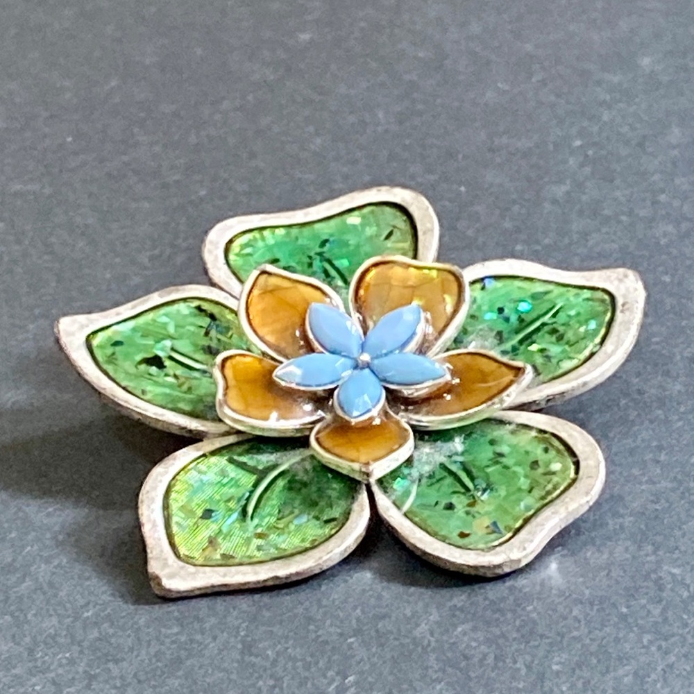 Vintage Fashion Designer Pin Flower Lotus Brooch